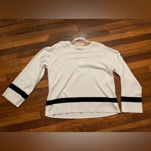 Michael Kors Women’s crew neck long bell sleeve sweater white black size XL NEW!